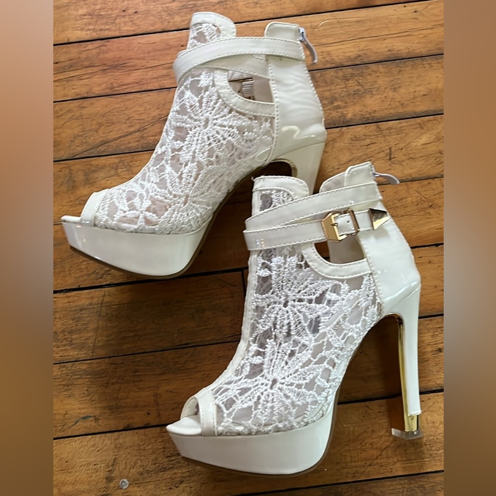 Elegant White Lace Peep-Toe Heels